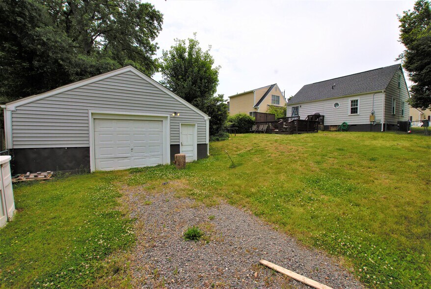 Building Photo - 2416 Irisdale Ave