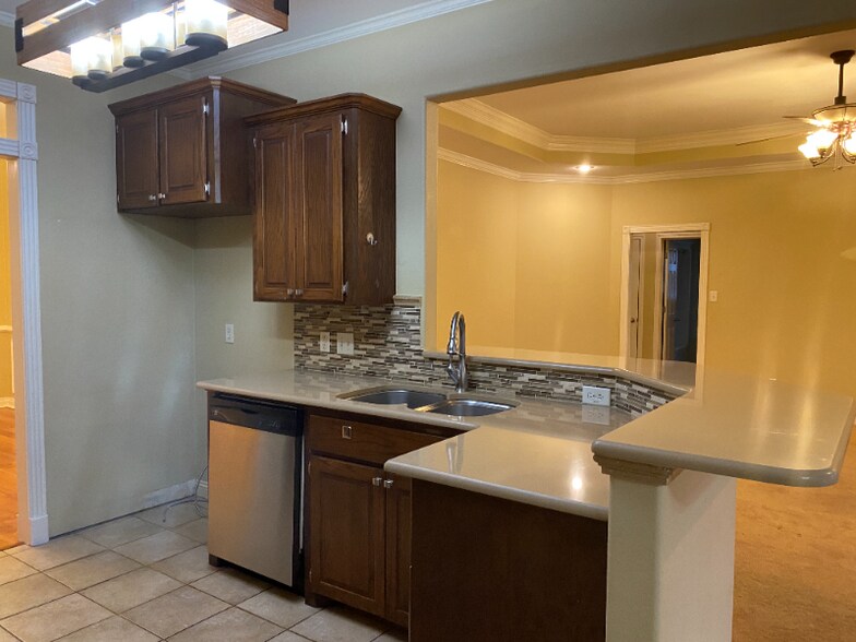 Building Photo - 6707 Lawson Cir