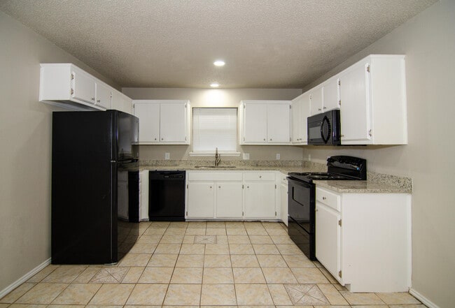 Building Photo - 2113 84th St