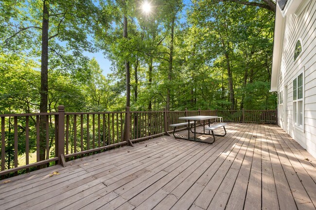 Building Photo - 3 bed, 3.5 bath with expansive deck and fe...