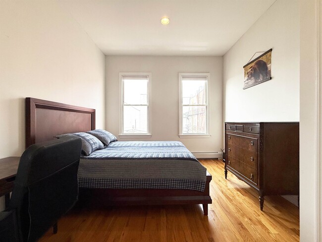 Building Photo - 358 3rd St