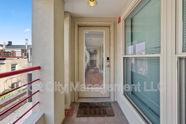 Building Photo - 911 S Charles St