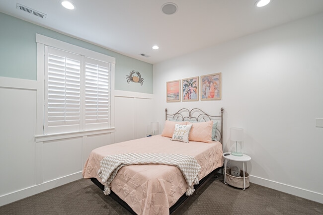 Building Photo - 949 Greenwillow Ln