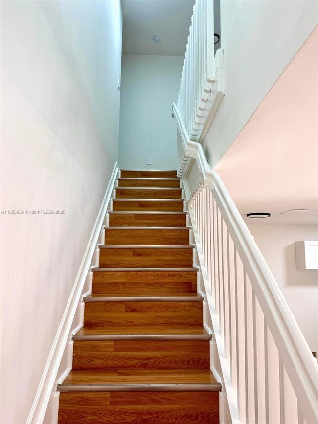 Building Photo - 13942 NE 2nd Ave