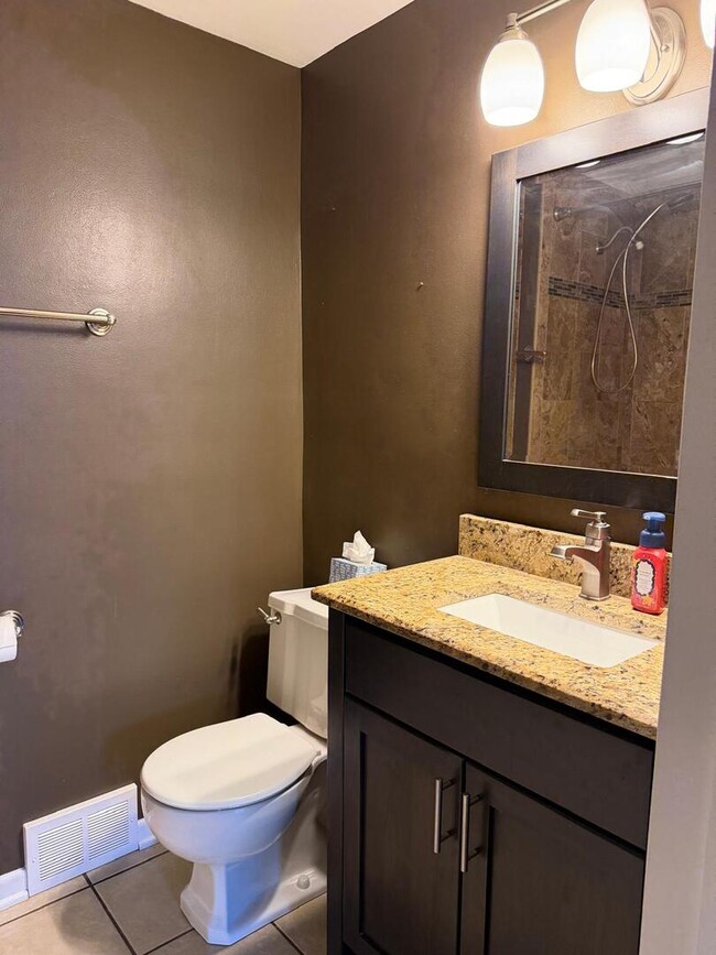 Building Photo - 53 N Main St