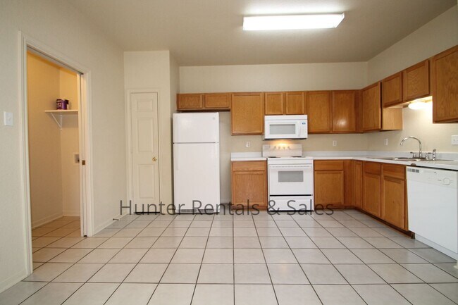 Building Photo - 5203 Daybreak Dr