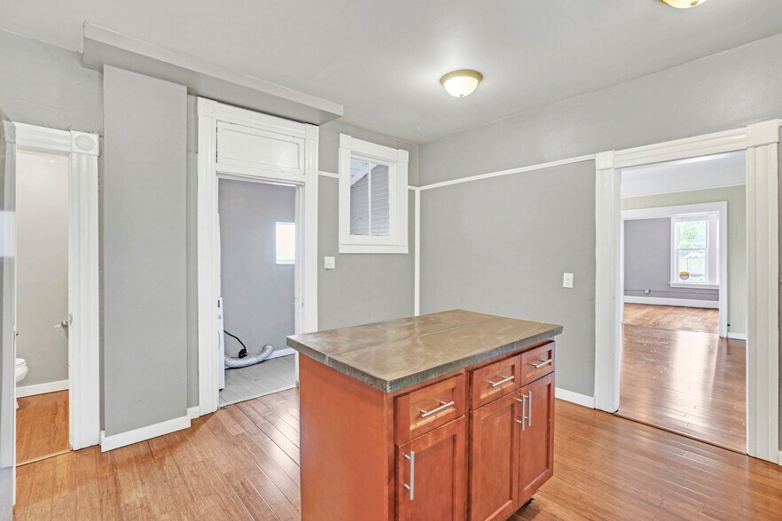 Building Photo - 258 Allen Ave