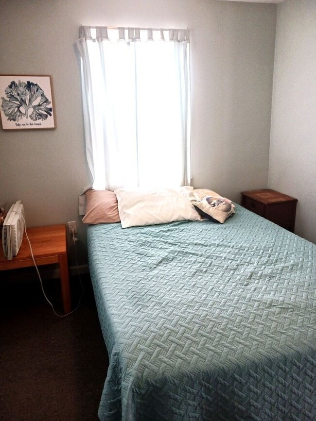Building Photo - Plymouth/Whitehorse Beach, Fully Furnished...
