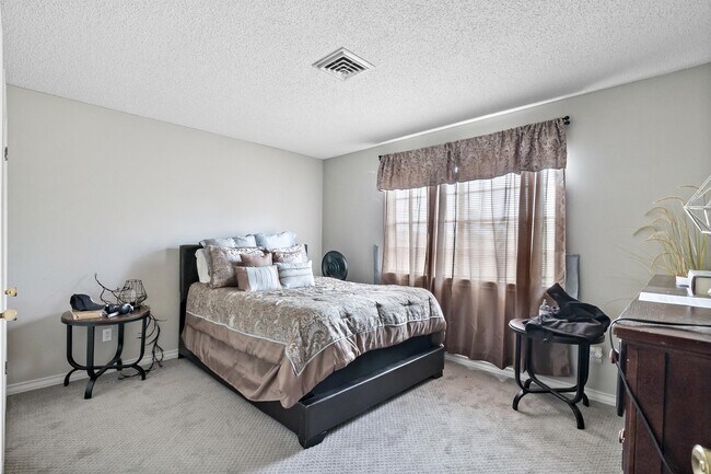 Building Photo - 2508 Memorial Dr