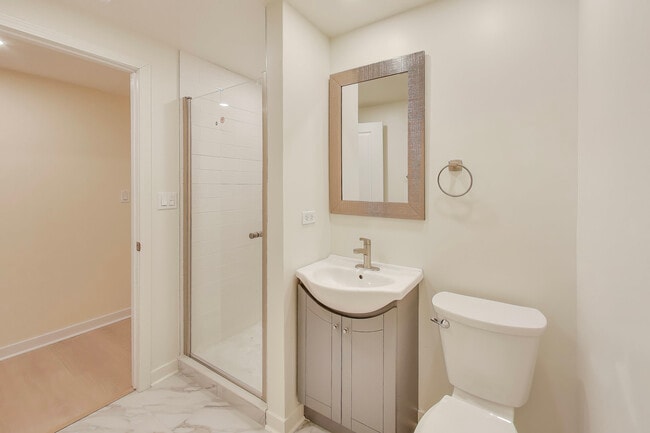 Building Photo - 475 Laurel Ave