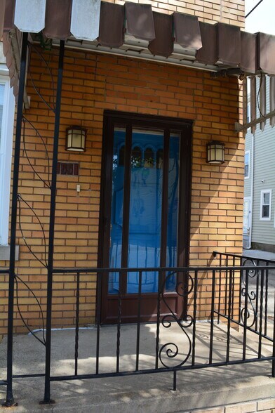 Building Photo - 55 S 19th St