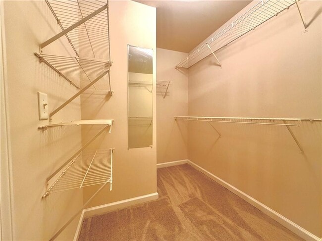 Building Photo - 6215 Crested Moss Dr
