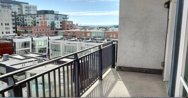 Building Photo - Amazing one bedroom one bathroom Denver Condo