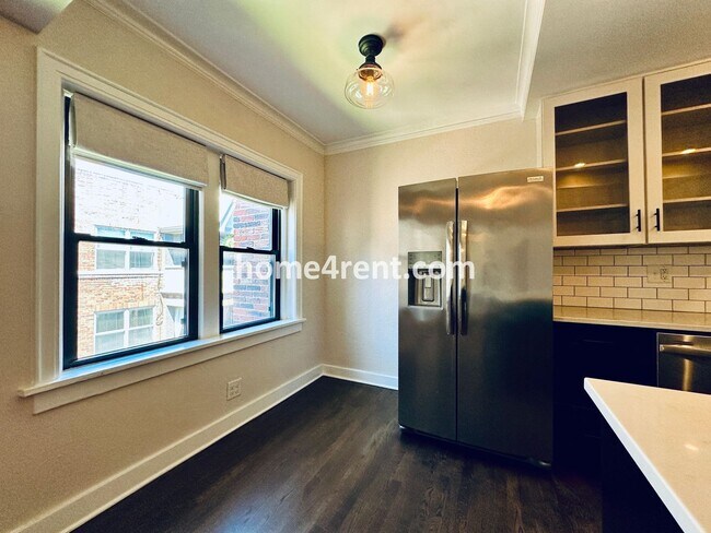 Building Photo - Luxury Condo Living Near the Country Club Plaza - 1 Month FREE!