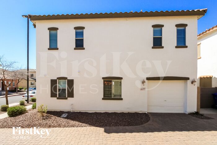 Building Photo - 4680 E Laurel Ave
