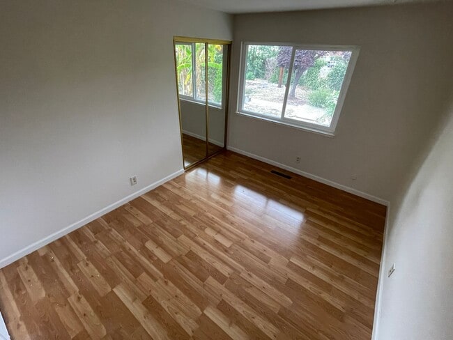 Building Photo - $4390 -- BEAUTIFUL 3BED HOME IN MISSION VA...