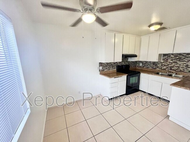 Building Photo - 585 E Cottonwood Rd