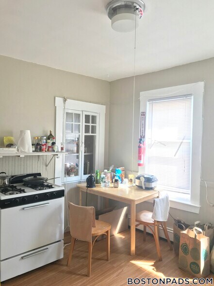 Building Photo - 357 Windsor St