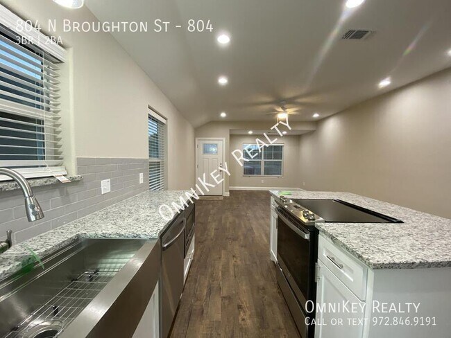 Building Photo - 804 N Broughton St