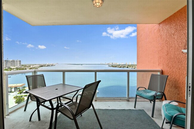 Building Photo - 2650 Lake Shore Dr