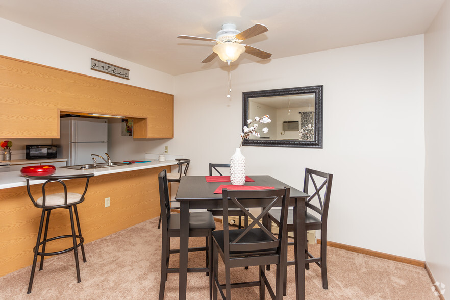 2BR, 1BA - 960 SF - Nelson Estates Apartments