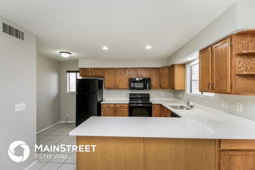 Building Photo - 4651 N 99th Dr