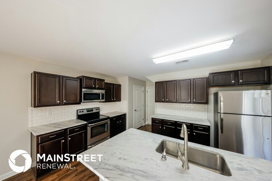 Building Photo - 105 Union Station Dr