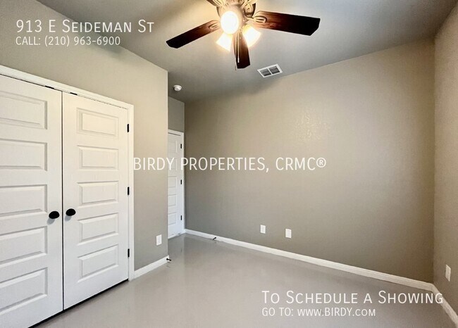 Building Photo - 913 E Seidemann St