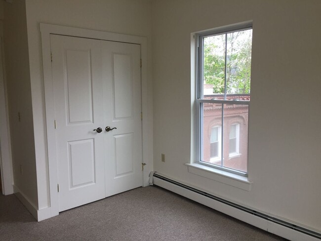 Building Photo - 9 State St