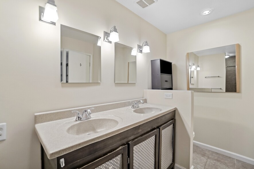 Building Photo - 1849 Lemontree Ln