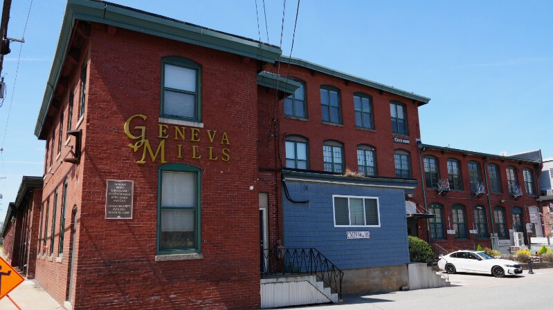 Building Photo - 1117 Douglas Ave