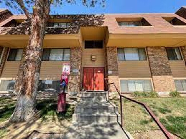 Building Photo - Updated Condo with outdoor Pool  ***Next t...