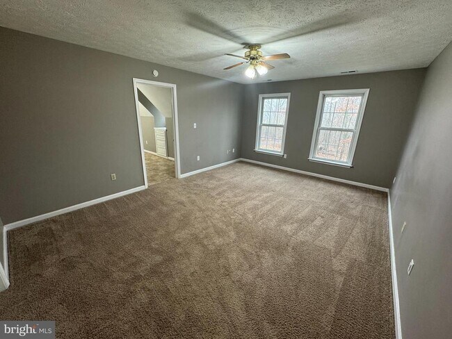 Building Photo - 346 Saddleback Ln