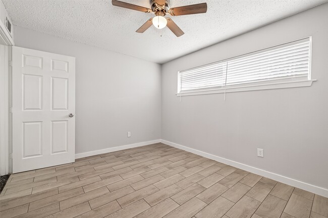 Building Photo - 1230 Shadowdale Dr