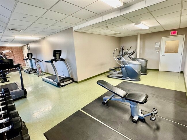 Building Photo - 35 Riverwalk Way