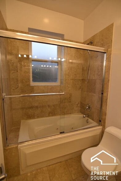 Building Photo - 5142 N Clark St