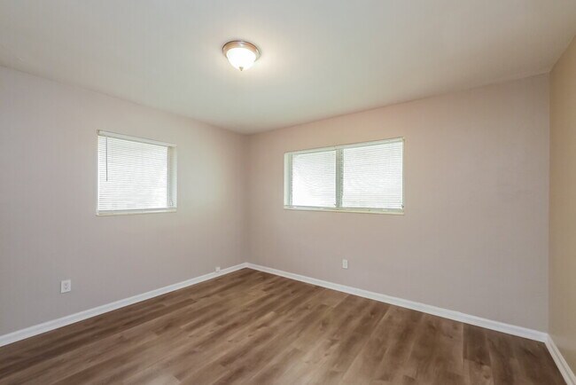 Building Photo - 5809 Buchanan St