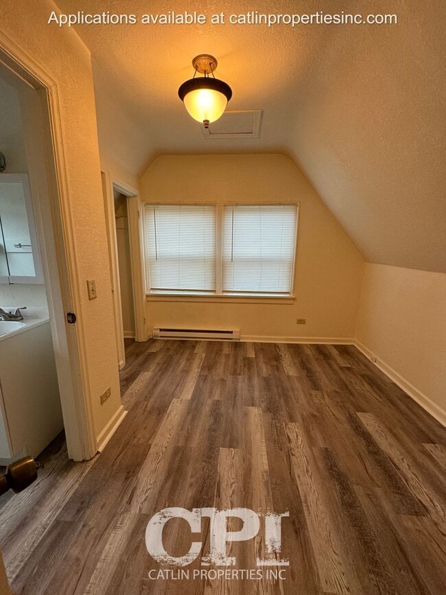 Building Photo - 409 Long Ave