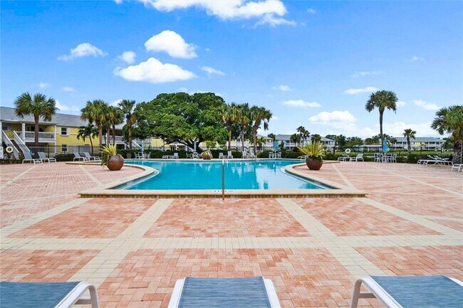 Building Photo - 3873 Pompano Dr SE