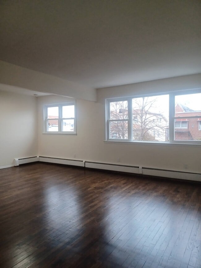 Building Photo - 103-0-103102 102nd St