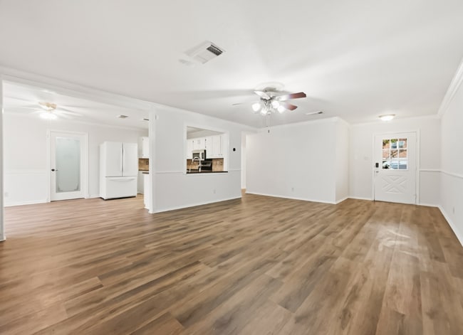 Building Photo - 6555 Beech Trail Dr