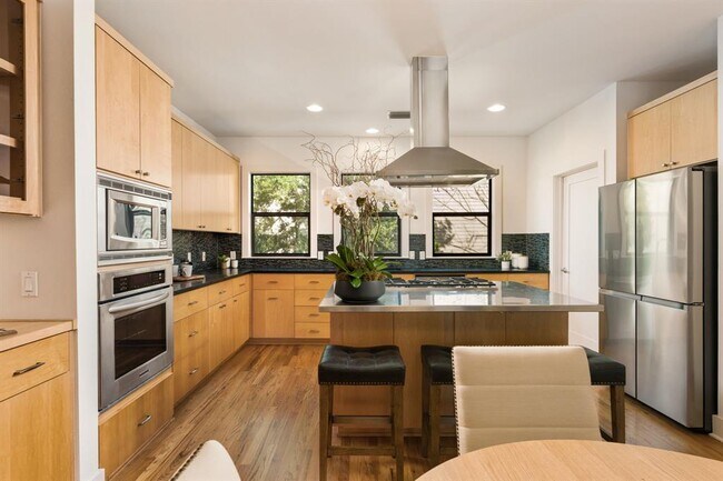 Building Photo - 4 Exposition Blvd