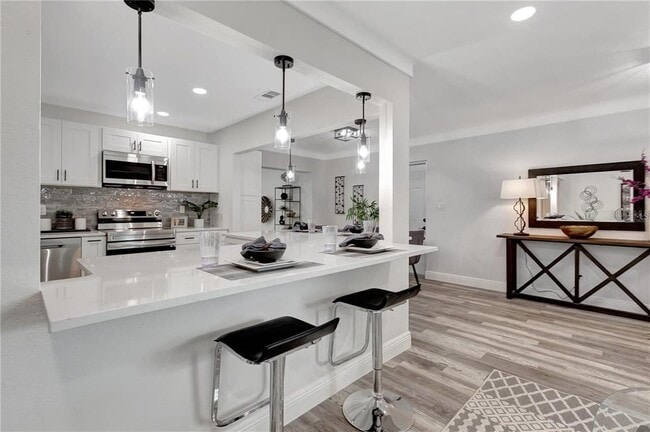 Building Photo - 6660 17th Ln N