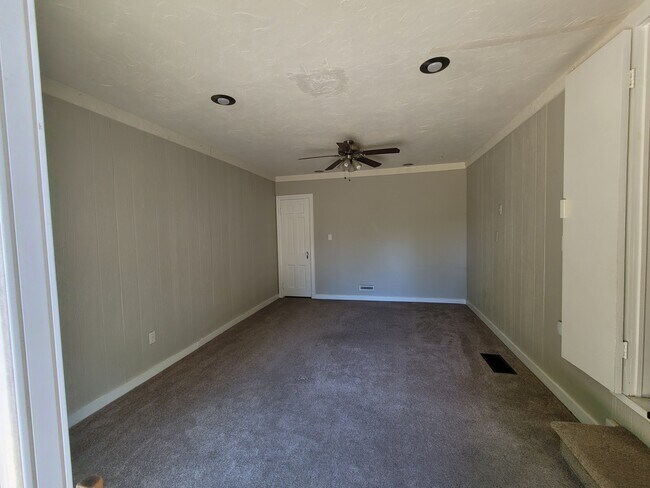 Building Photo - 6242 Evanston Ave