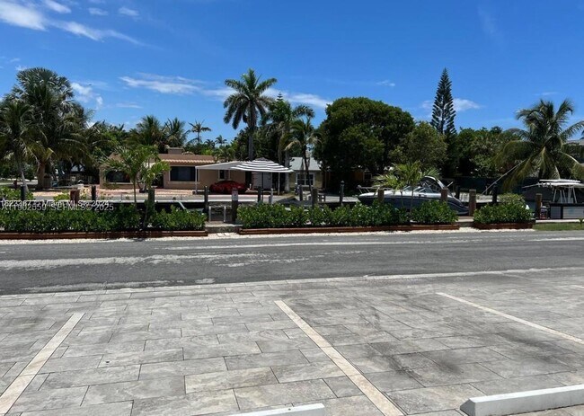 Building Photo - 1650 N Riverside Dr