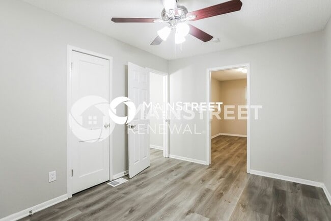 Building Photo - 3 Bedroom Pet-Friendly Home in KANSAS CITY...