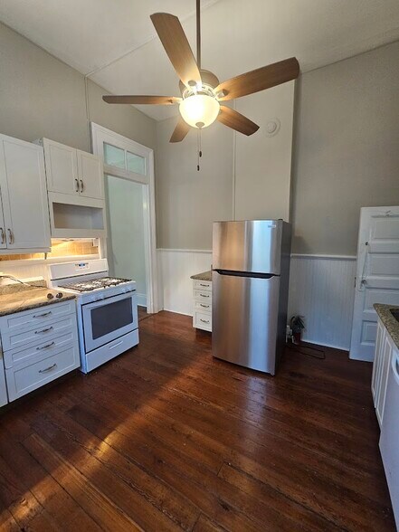 Building Photo - 7317 Cohn St