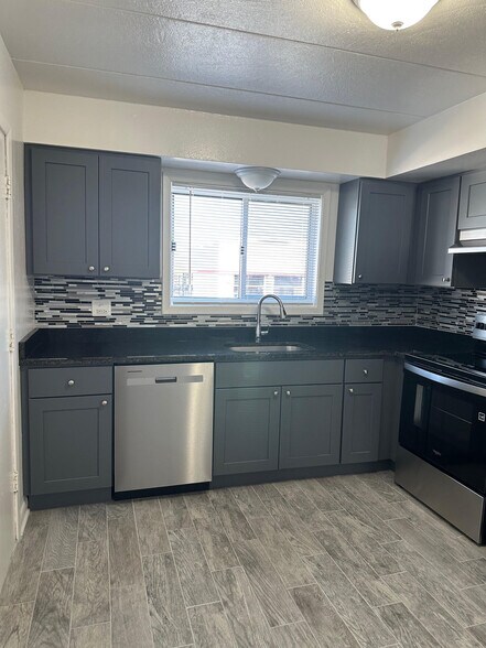 Building Photo - 1400 Carol St