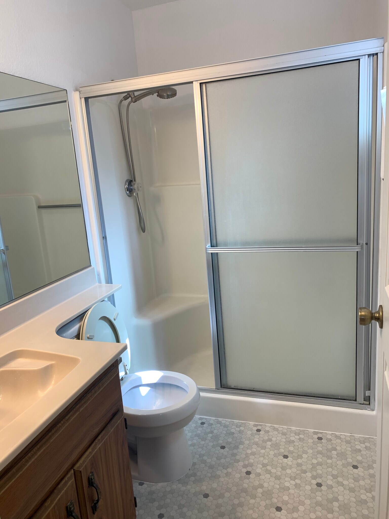 2nd Shower full bathroom - 1903 Cedarwood Dr