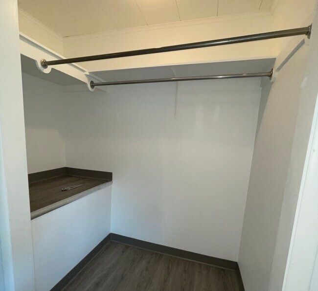 Guest bedroom Walk-in closet - 2371 NY-17C